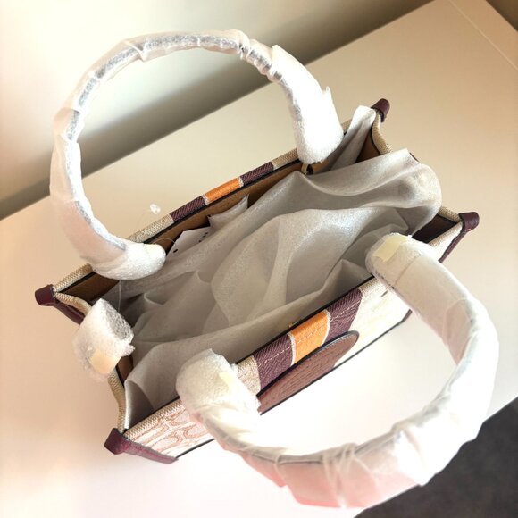 NEW Coach Dempsey Tote 22 In Signature Jacquard With Stripe & Coach Patch - Picture 5 of 9